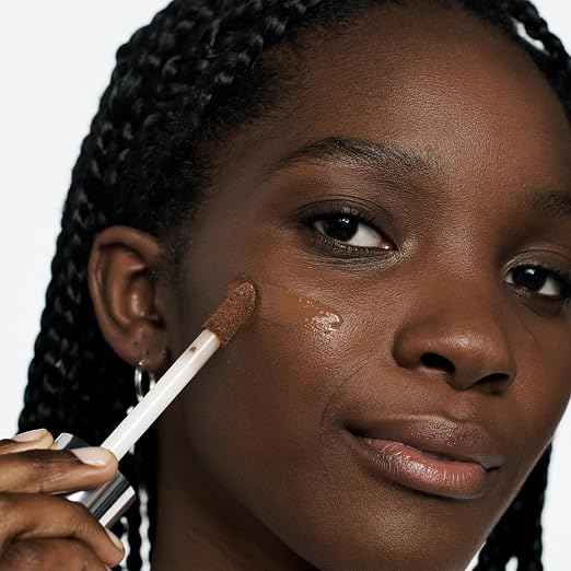 Clinique Beyond Perfecting Lightweight Liquid Foundation + Concealer For Dry Combination to Oily Skin Types | Full Coverage + Natural Matte Finish