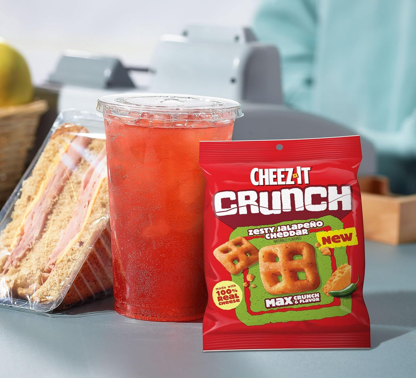 Cheez-It Crunch Cheesy Baked Snacks, Lunch Snacks, Zesty Jalapeno Cheddar (6 Pouches)