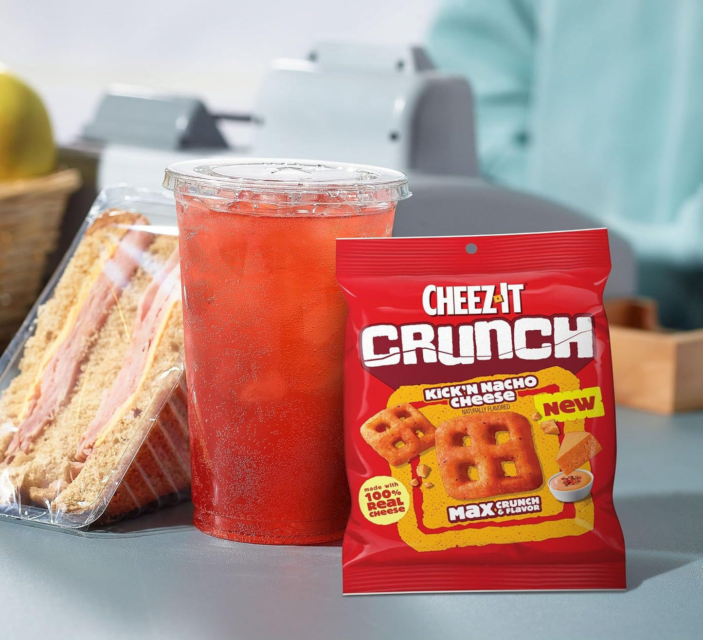 Cheez-It Crunch Cheesy Baked Snacks, Lunch Snacks, Kick'n Nacho Cheese (6 Pouches)