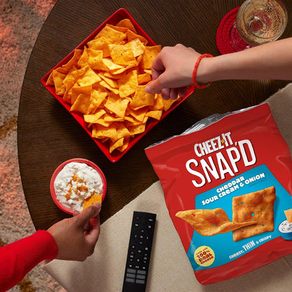 Cheez-It Snap'd Cheesy Baked Chips, Lunch Snacks, Cheddar Sour Cream and Onion, 7.5oz Bag (1 Bag)