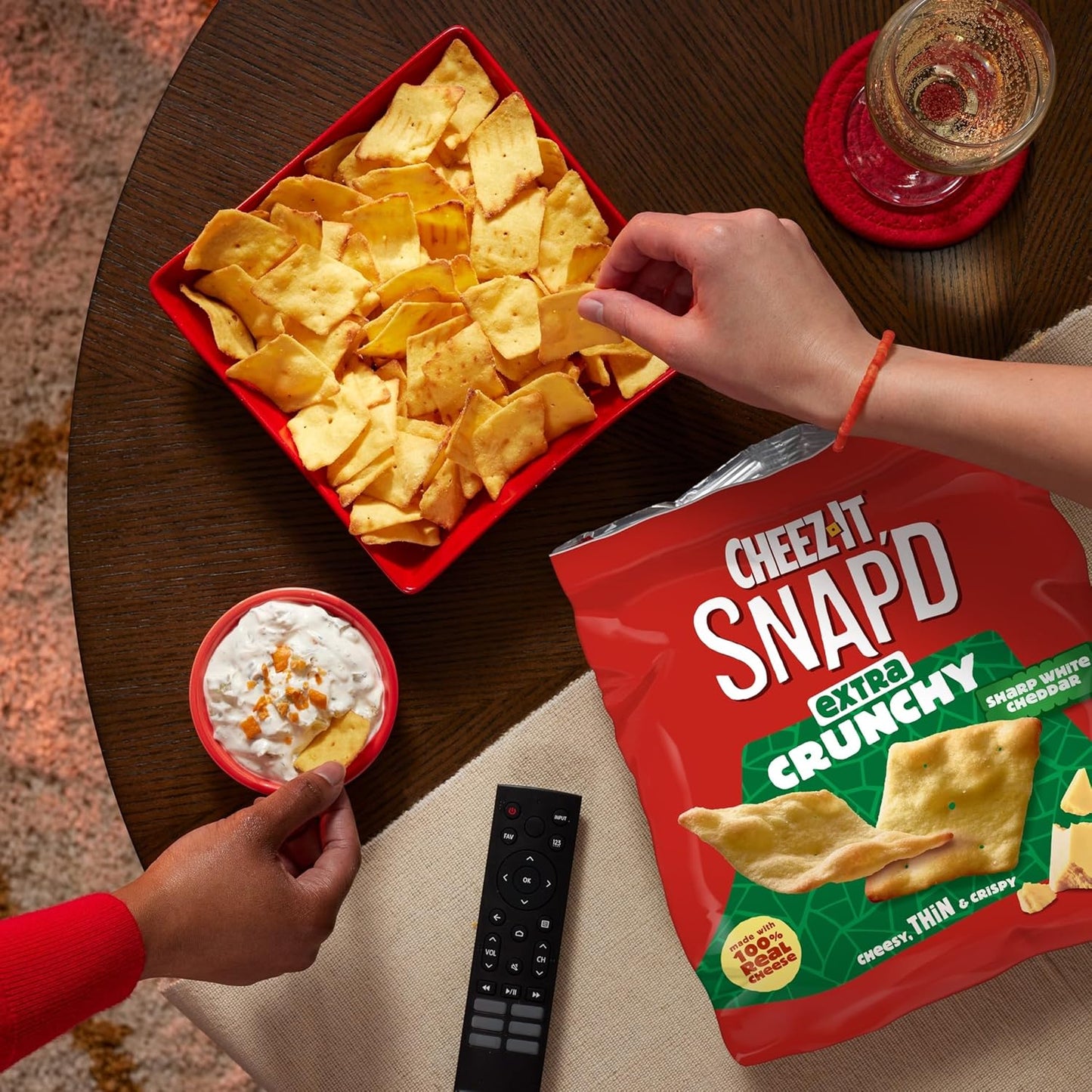 Cheez-It Snap'd Cheese Cracker Chips, Thin Crisps, Extra Crunchy, Sharp White Cheddar (6 Bags)