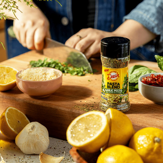 Dash Pasta Blend Garlic Pesto, Salt Free Seasoning Blend, 2.0 oz Bottle