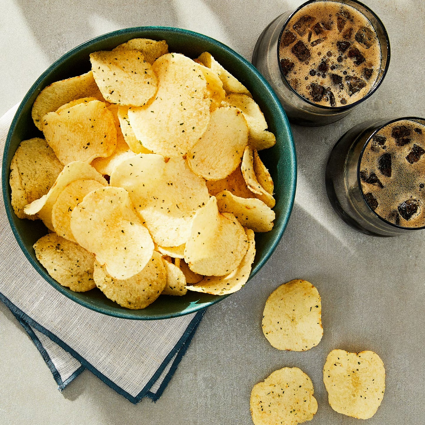Great Value Sour Cream & Onion Flavored Potato Chips, 7.75 oz Bag