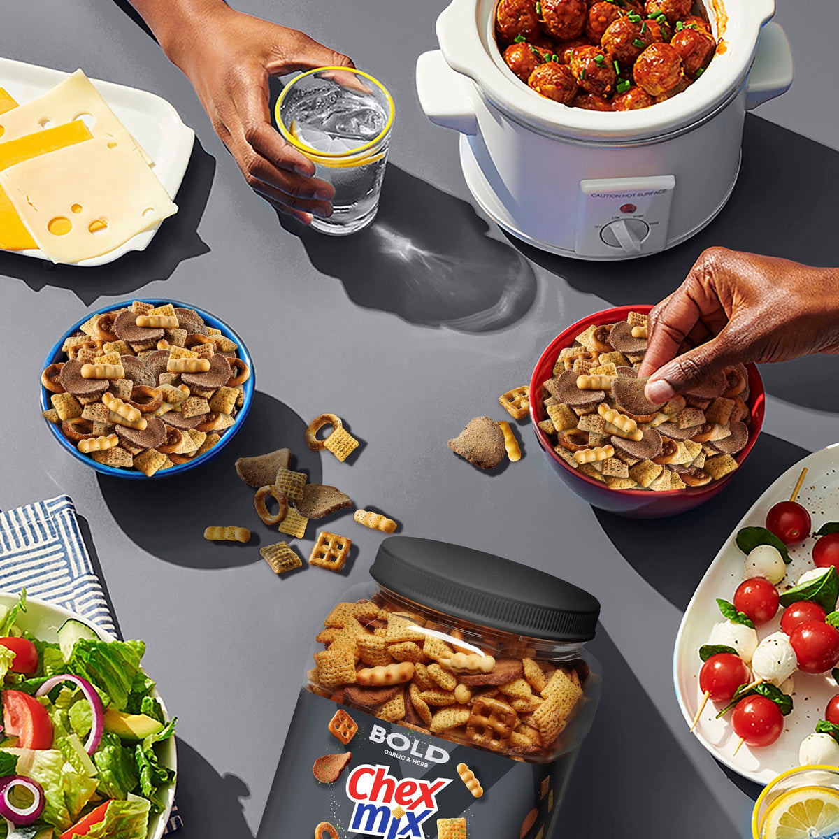 Chex Mix Bold Garlic and Herb Snack Mix, Salty Snacks Tub, 20 oz